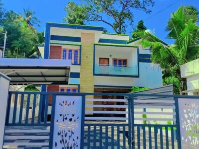 ചങ്ങനാശ്ശേരി കൊടിനാട്ടും കുന്ന് പള്ളിക്ക് സമീപം 9 സെന്റ് സ്ഥലം 4 ബെഡ്റൂo 4 അറ്റാച്ഡ് 1900 sqft വീട്