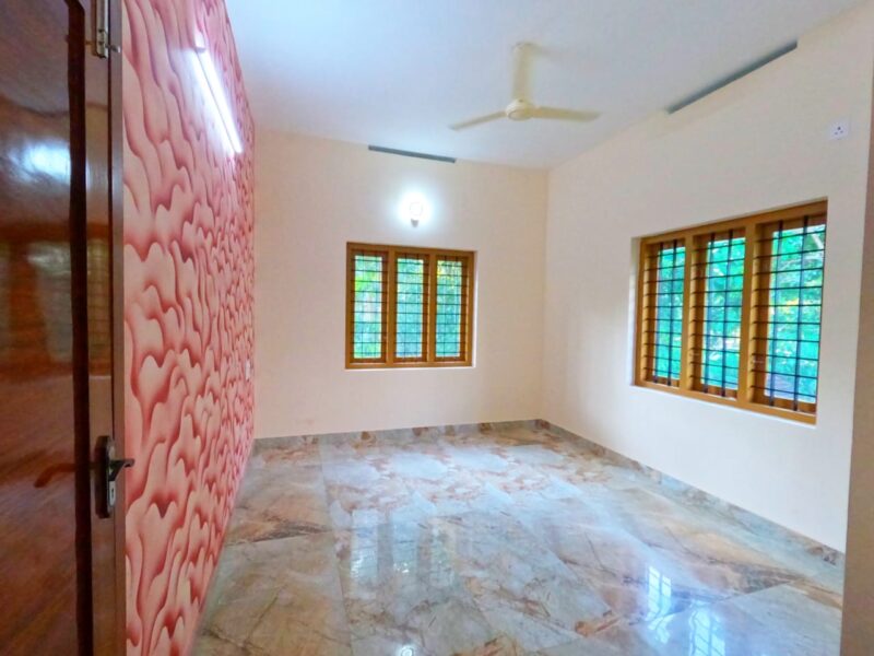 ചങ്ങനാശ്ശേരിയിൽ നിന്നും നാലര കിലോമീറ്റർ മാറി കുന്നുംപുറത്തിന് സമീപമായി 20 സെന്റ് സ്ഥലം 2500 sqft 4 ബെഡ്റൂം 4 അറ്റാച്ചഡ് പുതിയ വീട് വില്പനയ്ക്ക്